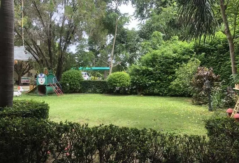 هتل Bamboo House Resort