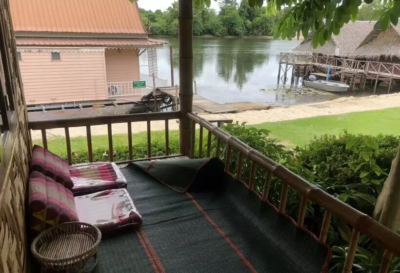 هتل Bamboo House Resort