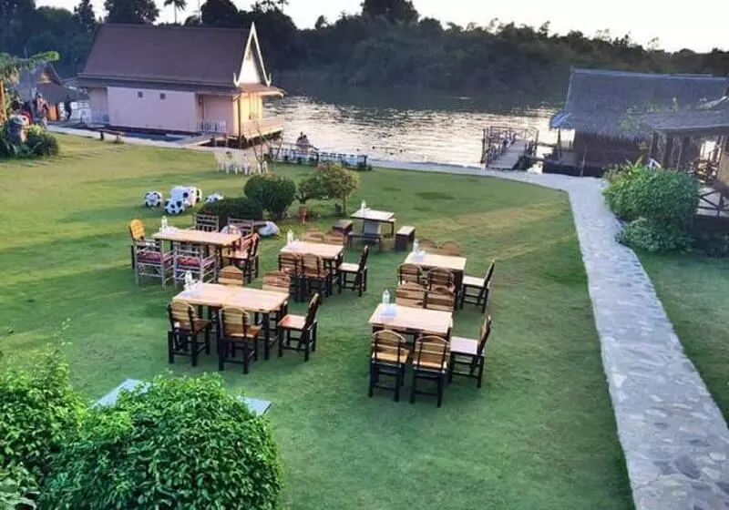 هتل Bamboo House Resort