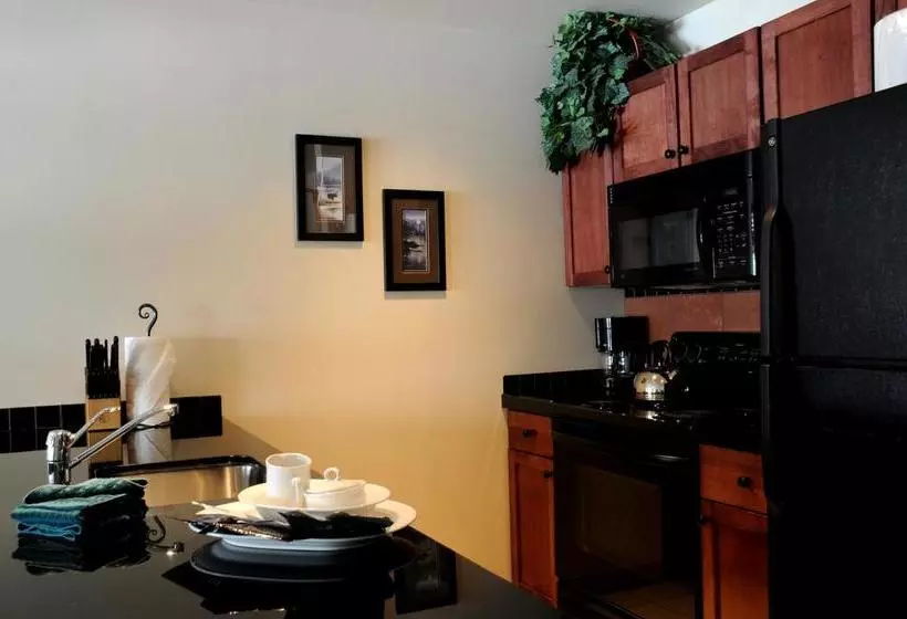 Отель Schweitzer Mountain Resort White Pine Lodge