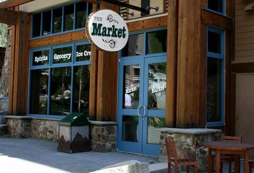 Отель Schweitzer Mountain Resort White Pine Lodge