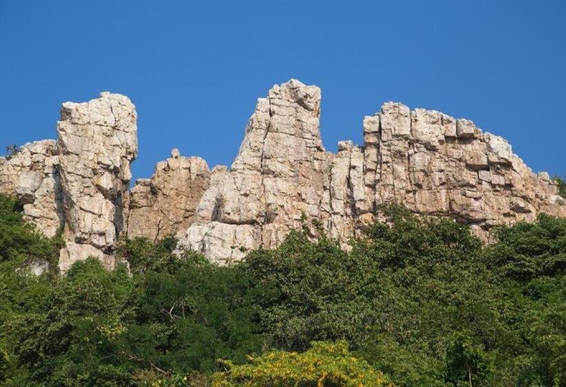 The Sez Hotel Bangsaen