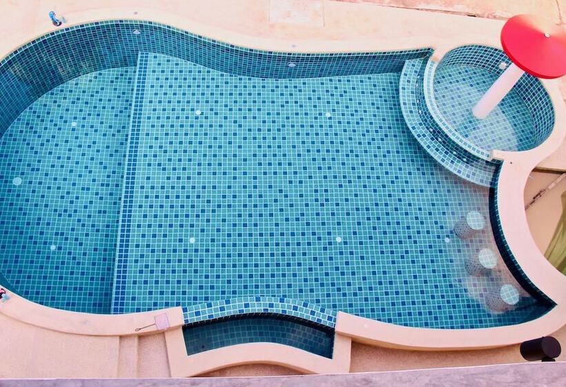 Pensão Budchui Village 2