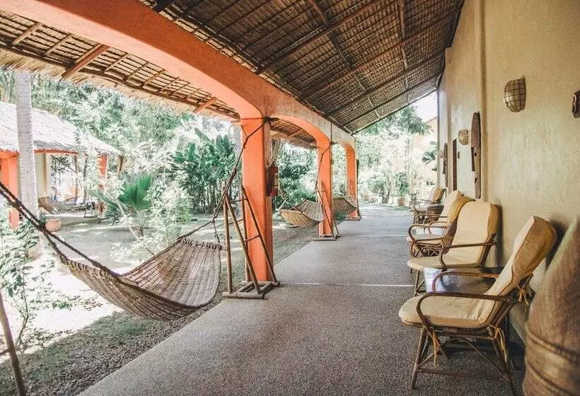 פנסיון Hibiscus Garden Resort