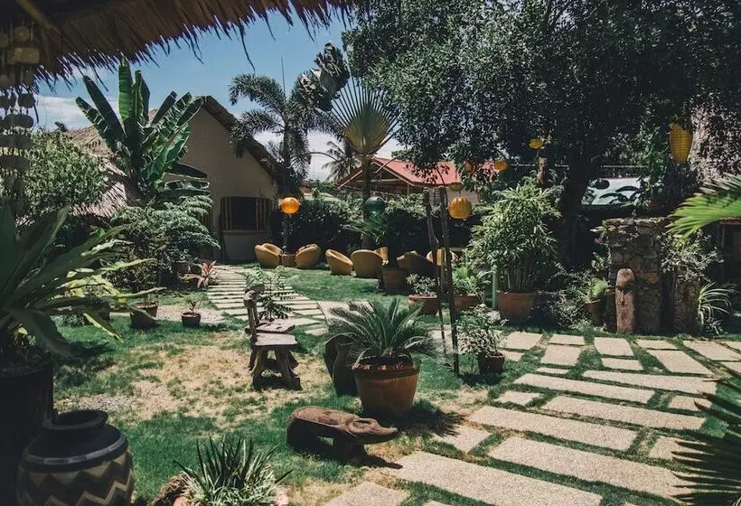 פנסיון Hibiscus Garden Resort