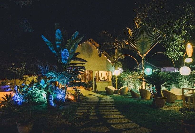 ペンション Hibiscus Garden Resort