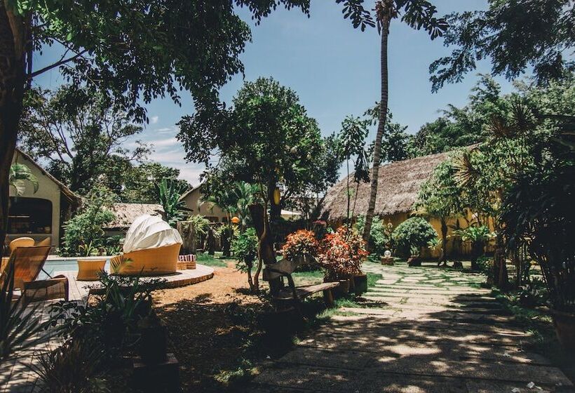 ペンション Hibiscus Garden Resort