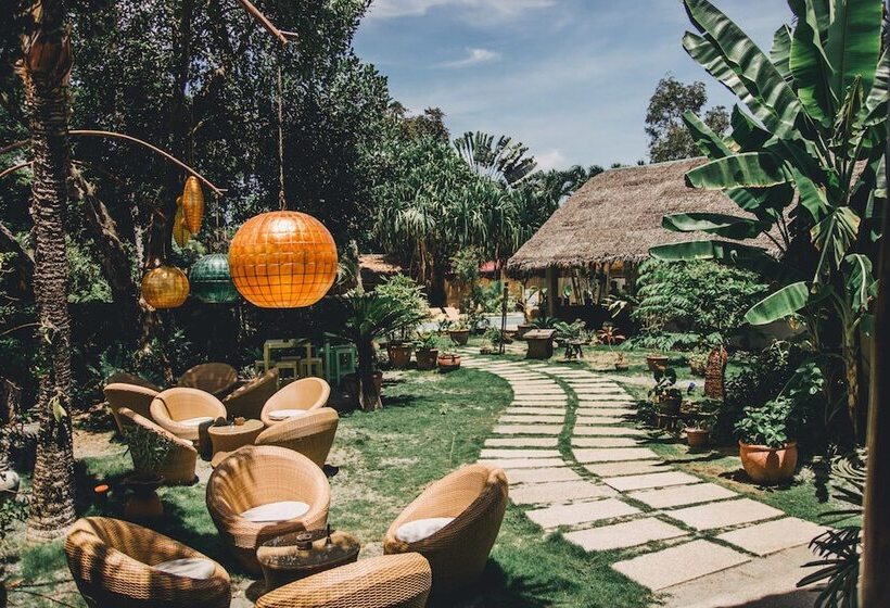 ペンション Hibiscus Garden Resort