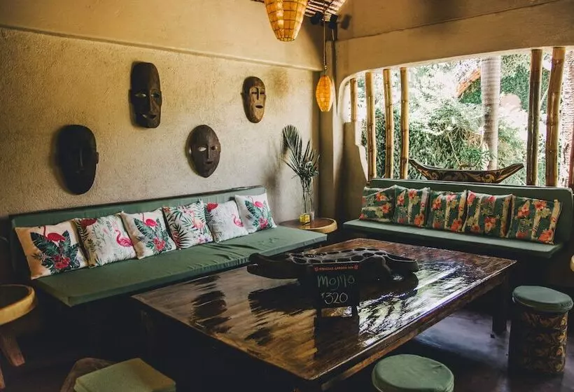 פנסיון Hibiscus Garden Resort