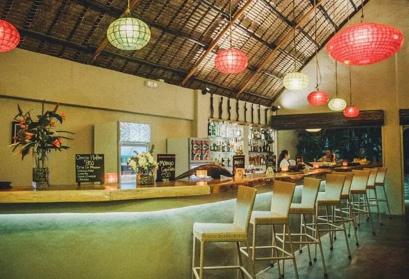 פנסיון Hibiscus Garden Resort