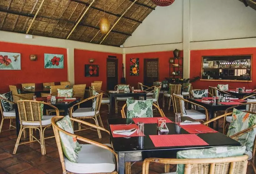 פנסיון Hibiscus Garden Resort