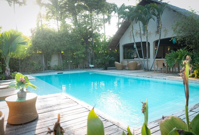 ペンション Hibiscus Garden Resort