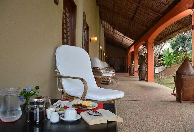 פנסיון Hibiscus Garden Resort