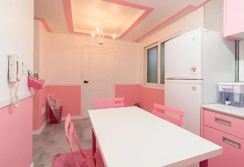 Pansiyon Nanu Guesthouse Pink Female Only