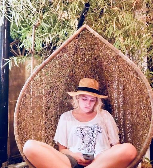 پانسیون The 84