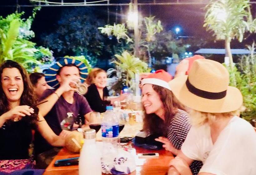 پانسیون The 84