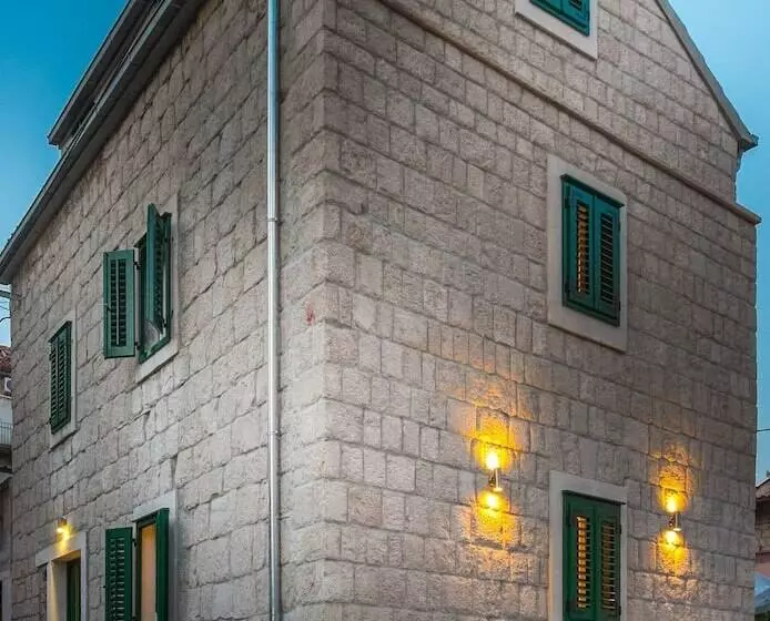 Split Oasis Apartments