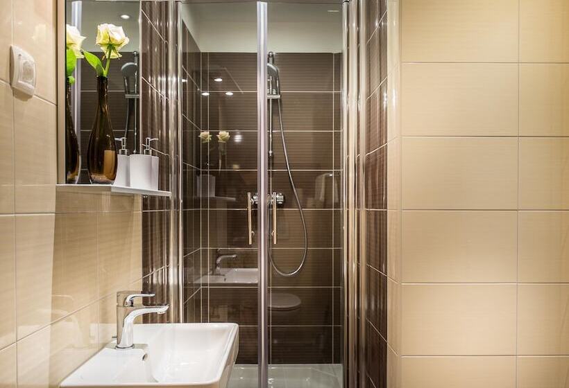 Split Oasis Apartments