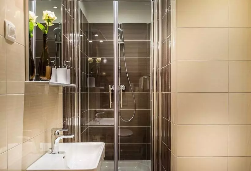 Split Oasis Apartments