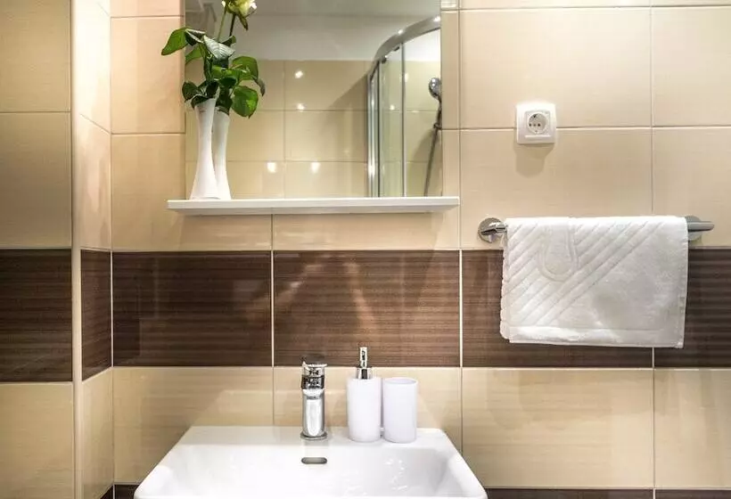 Split Oasis Apartments