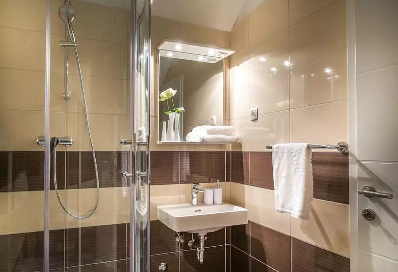 Split Oasis Apartments