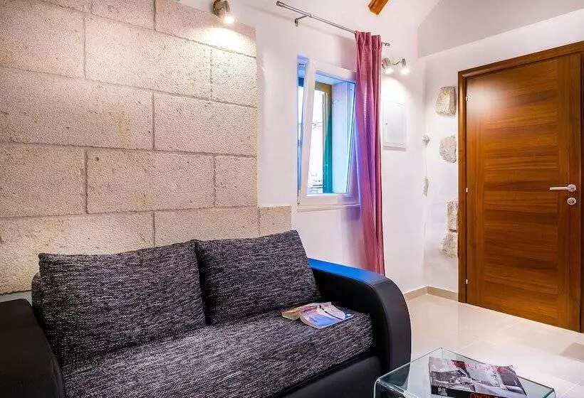 Split Oasis Apartments