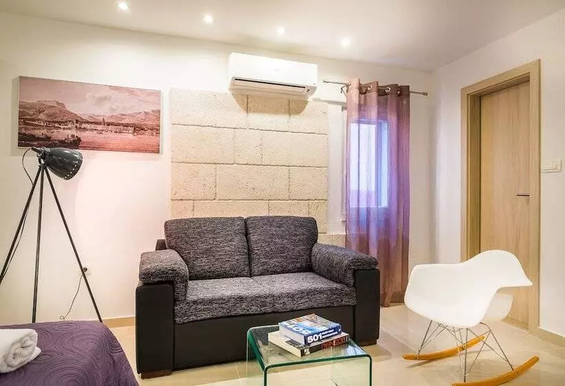 Split Oasis Apartments