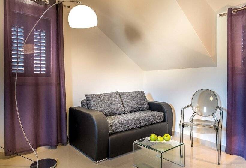 Split Oasis Apartments