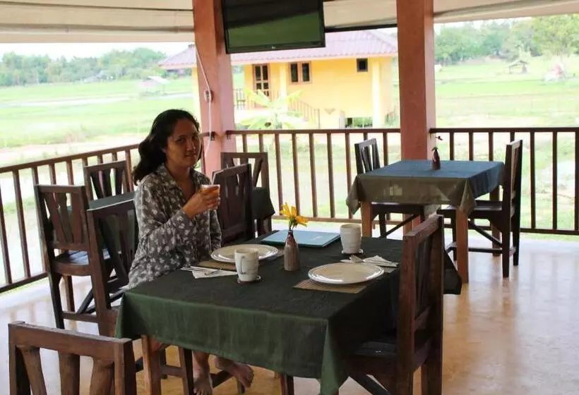 هتل Country Retreat