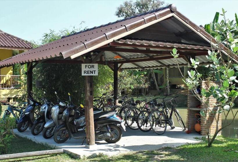 בית מלון כפרי Country Retreat