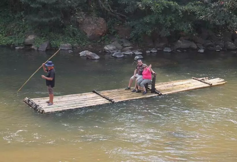 هتل Country Retreat