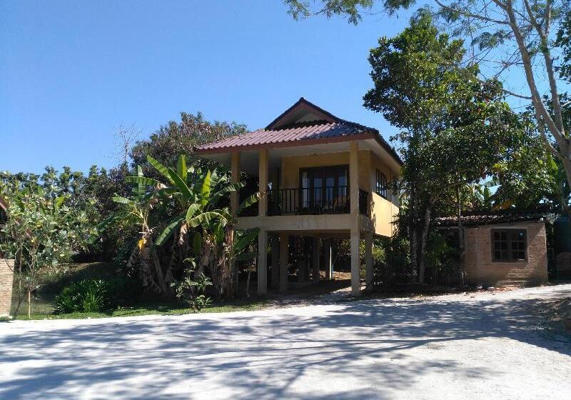 בית מלון כפרי Country Retreat