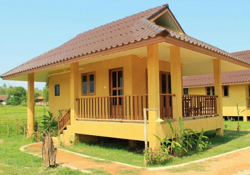 בית מלון כפרי Country Retreat