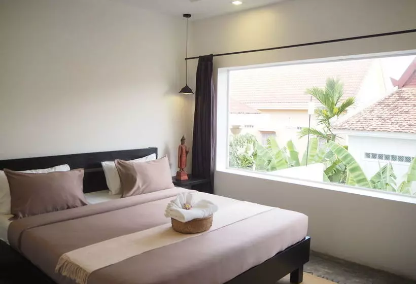 هتل Manjula Villa