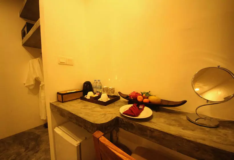 هتل Manjula Villa