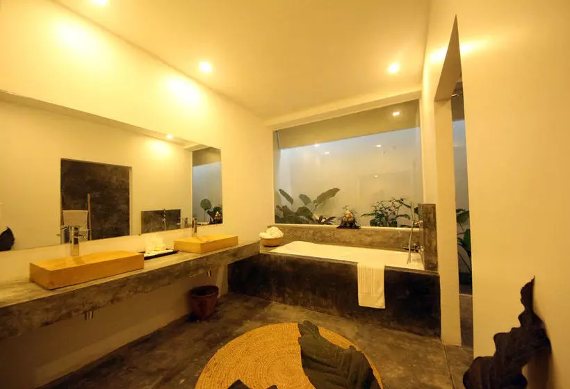 هتل Manjula Villa