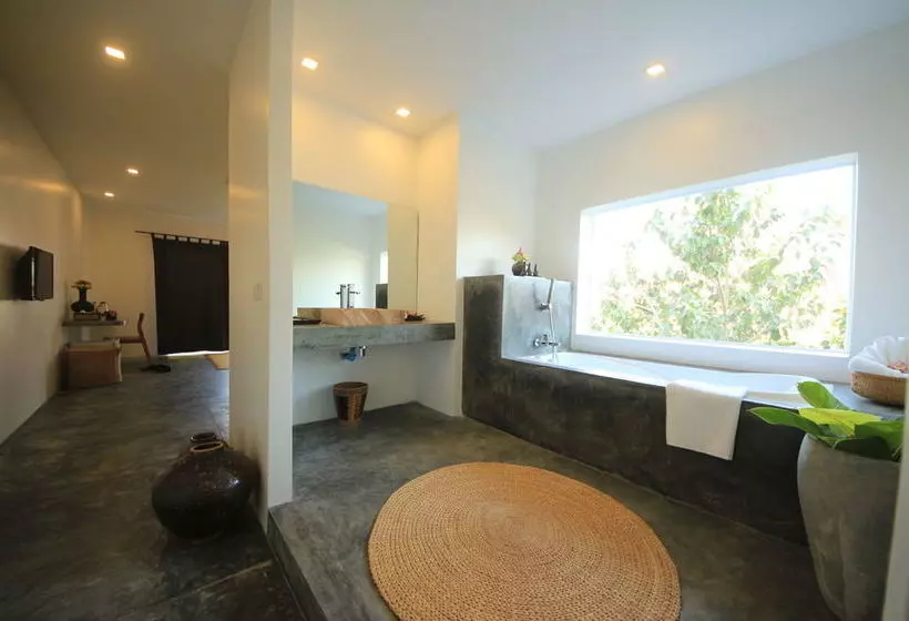 هتل Manjula Villa