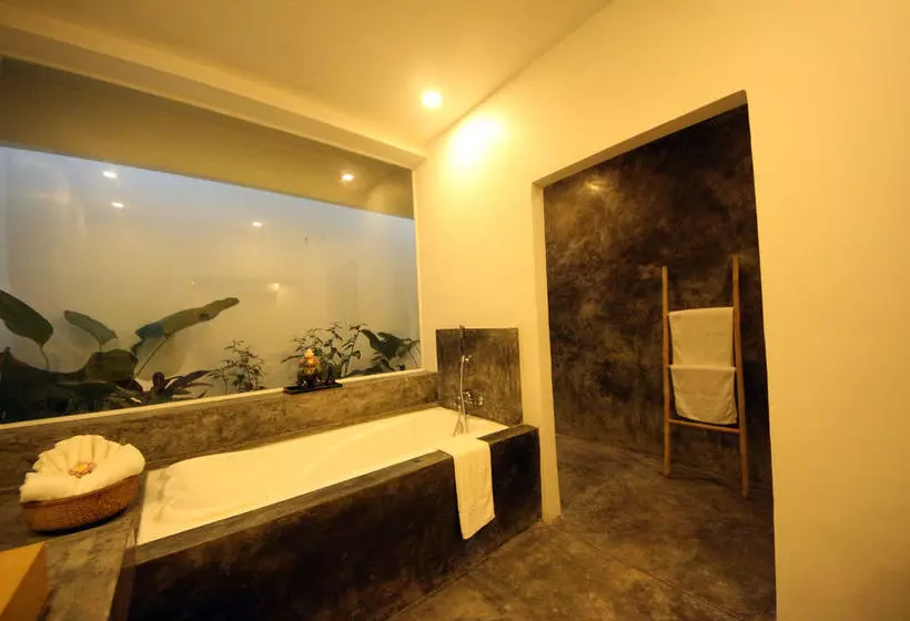 هتل Manjula Villa