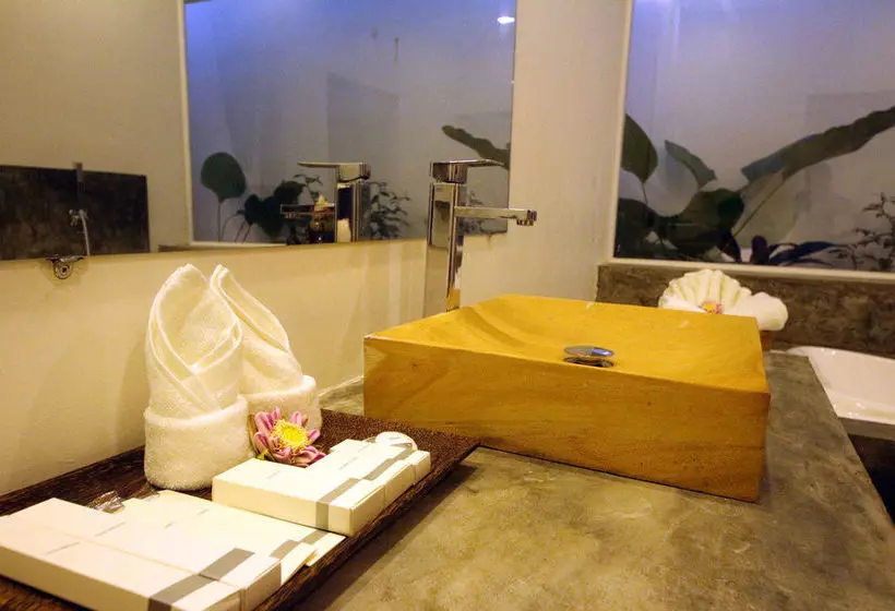 هتل Manjula Villa