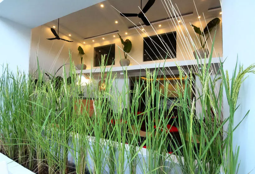 هتل Manjula Villa