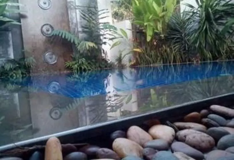 هتل Manjula Villa