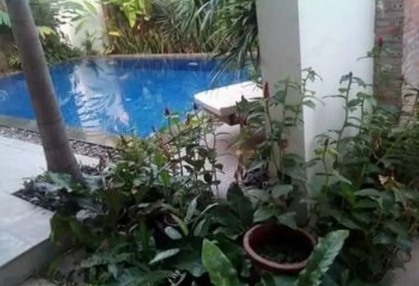 هتل Manjula Villa