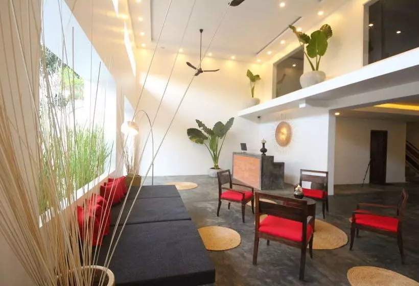 هتل Manjula Villa