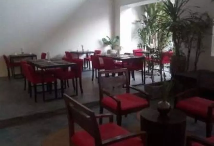 هتل Manjula Villa