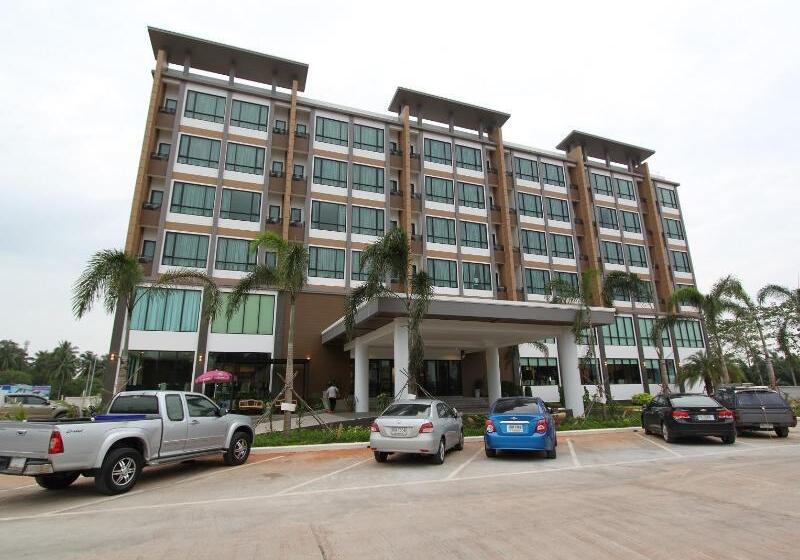 בית מלון כפרי S Tara Grand