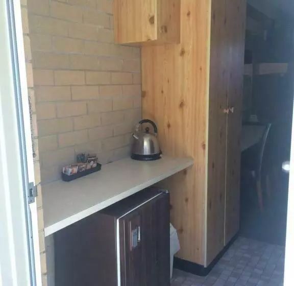 فندق على الطريق Alexander Motor Inn