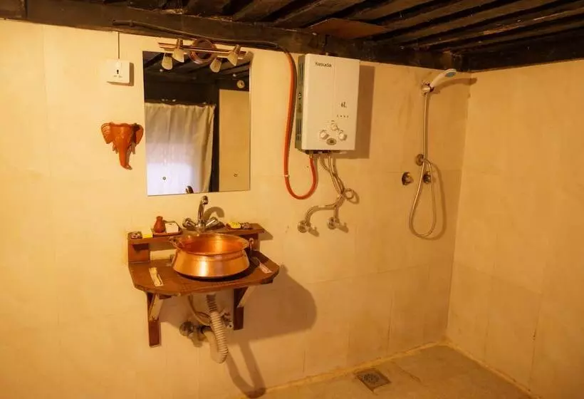 پانسیون Hira Guest House