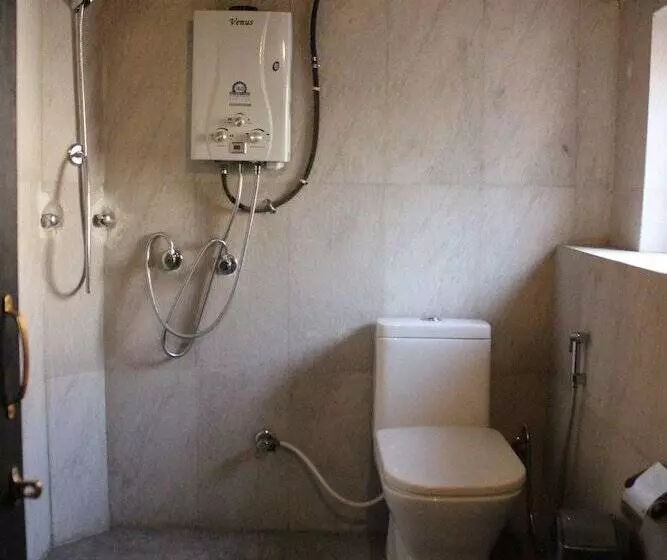 پانسیون Hira Guest House