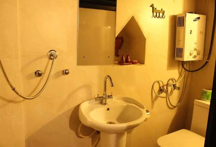 پانسیون Hira Guest House