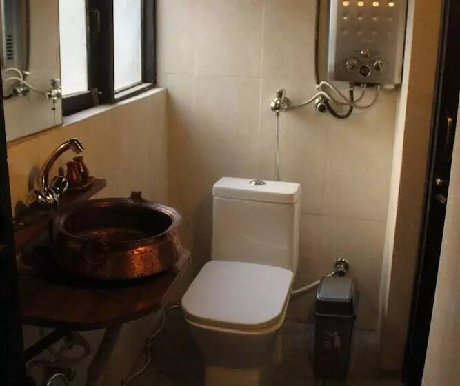 پانسیون Hira Guest House